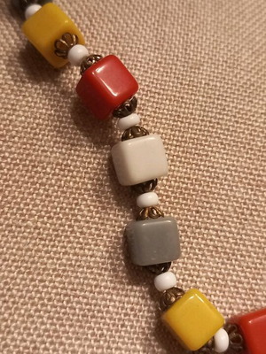 Vintage necklace like new with quality stones and nice colors