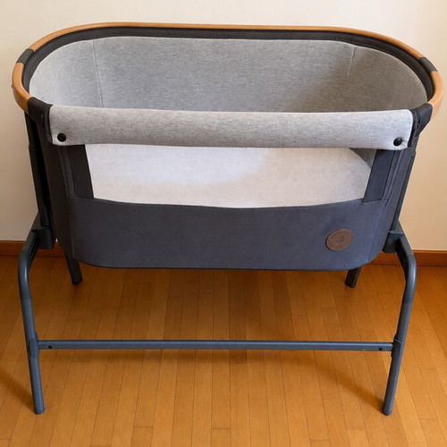 Maxi Cosi Next To Me Baby Bedside Crib like new, grey with wooden details