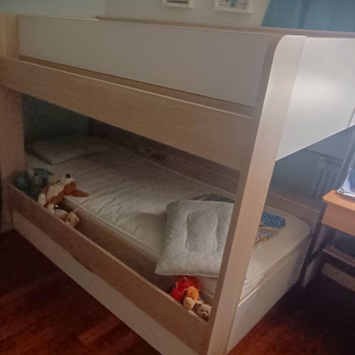 Roomy bunk bed with 2 single beds, storage drawer and ladder like new