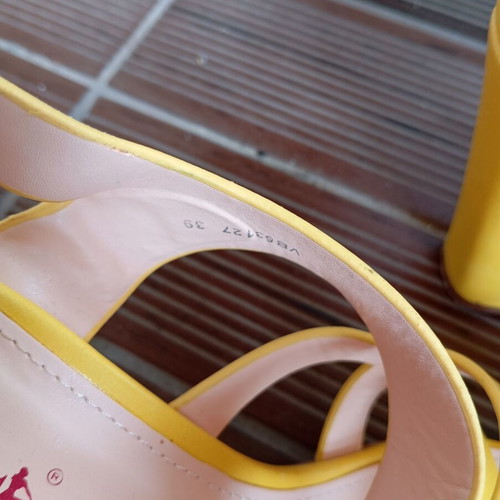 Women's sandals size 39 like new, yellow