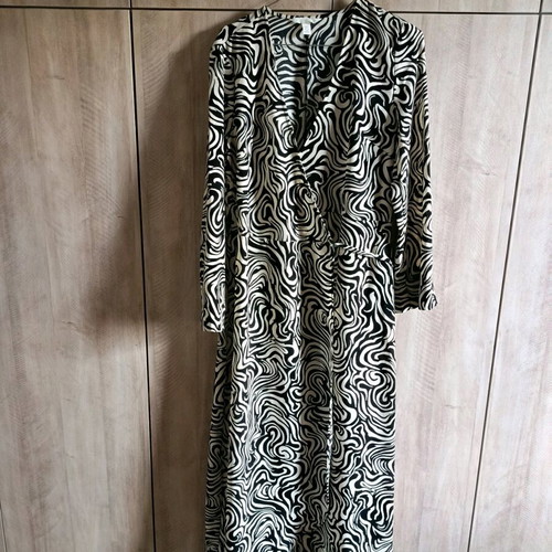 H&M wrap midi dress like new, black and white swirl print, size S
