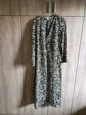 H&M wrap midi dress like new, black and white swirl print, size S