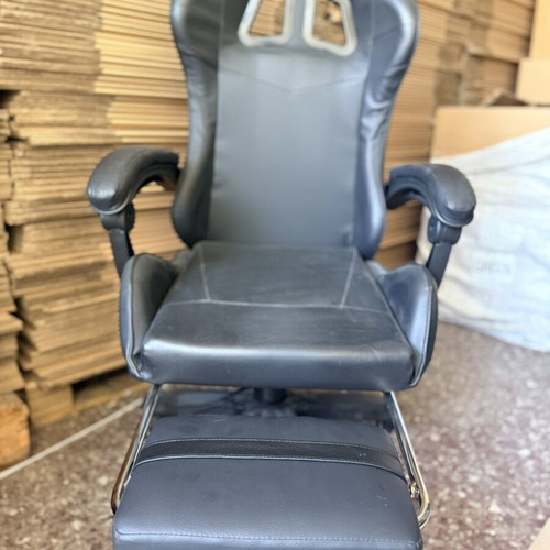 Office chair in black PU leather with footrest