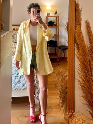 Karavan jacket like new, one size, pastel yellow