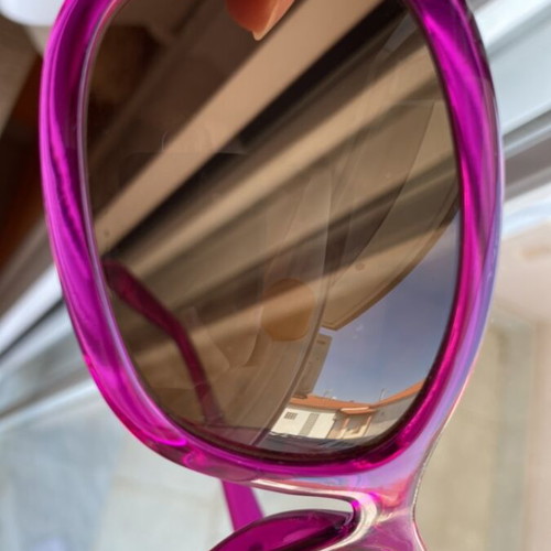 Sunglasses magenta color like new