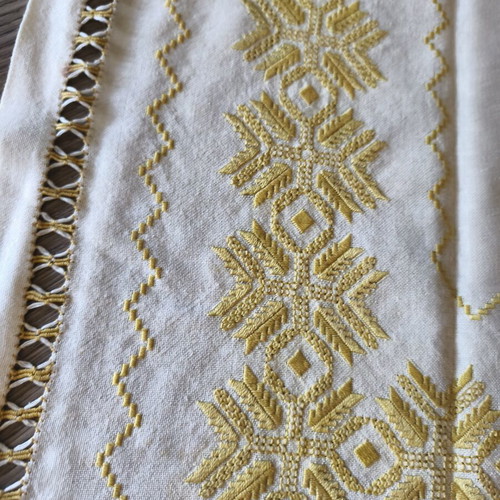 Lefkaditiko Kare with Two Napkins Handmade, Like New