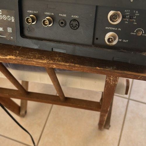 JVC HR-D140E Video Cassette Recorder used for parts or service