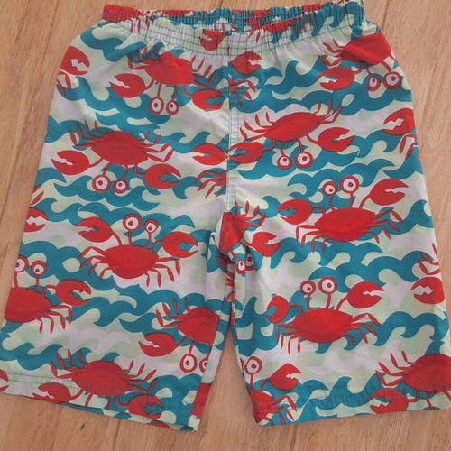 Boys' beach shorts size 6 like new, colorful