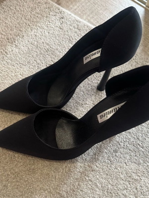 Pumps like new, size 39, black