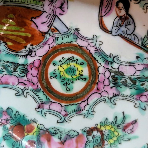 Vintage Chinese Famille Rose porcelain bowl/plate 10cm