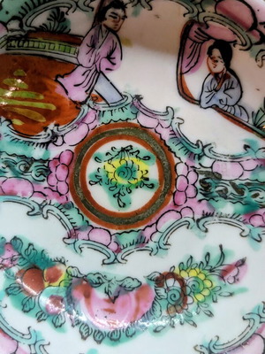 Vintage Chinese Famille Rose porcelain bowl/plate 10cm