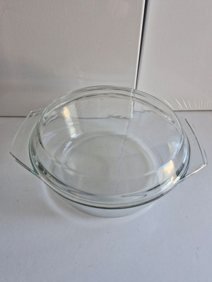 Pyrex cooking dish used with lid, 28 cm diameter