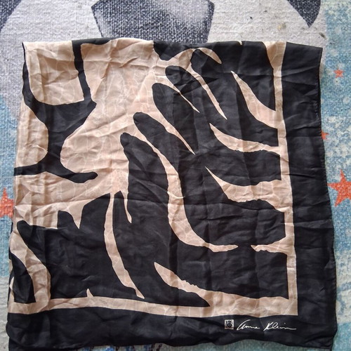Anne Klein vintage scarf like new in black and beige shades
