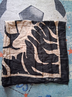Anne Klein vintage scarf like new in black and beige shades