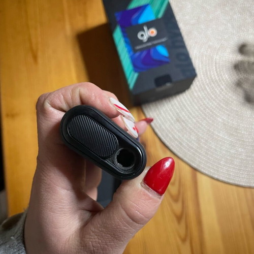 Glo Hyper Starter Kit used with cleaning brush and USB-C cable