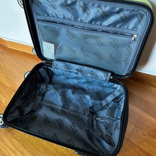 Cabin suitcase green like new with 4 wheels
