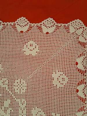Table linen beige doily like new