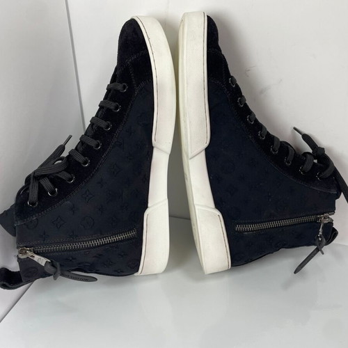 Louis Vuitton Black Sneakers size 38.5 like new