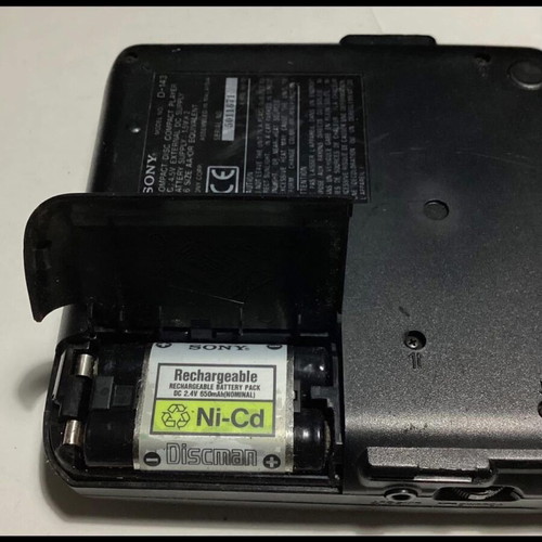 Sony Diskman D-143 used with rechargeable battery