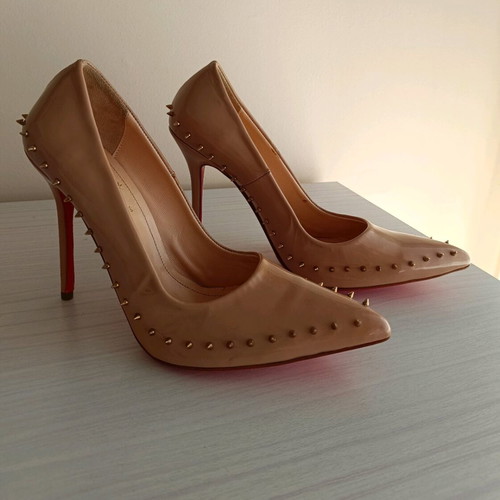 Louboutin pumps new, size 41, beige with studs