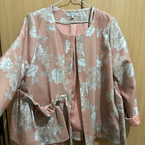 Milkwhite coat like new, size small, beige pink