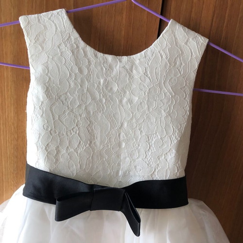 Flower girl dress new for 3-year-old girl with lace and tulle