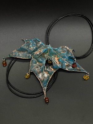Handmade women’s choker with copper maple leaf and amber new