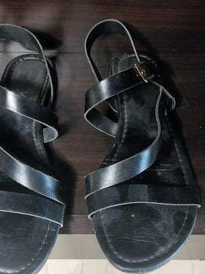 Sandals used, lightweight, size 37
