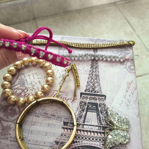 Jewelry set like new, pink and gold colors