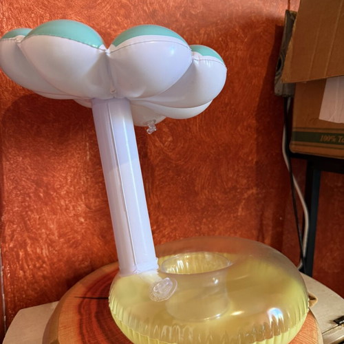 Inflatable flower-shaped pool cup holder