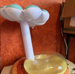 Inflatable flower-shaped pool cup holder