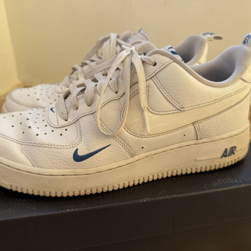 Nike Air Force 1 ‘07 LV8 sneakers used, size 43, white and blue