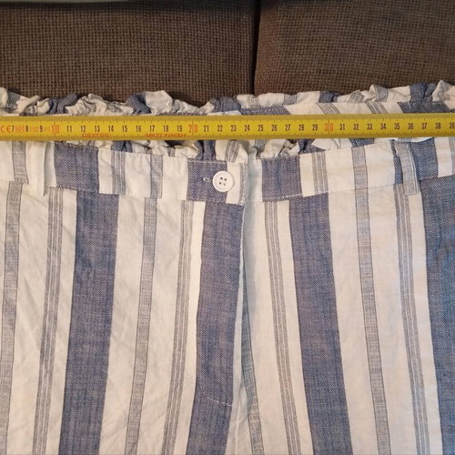 Janira women's shorts 100% cotton like new, white with blue stripes XXL