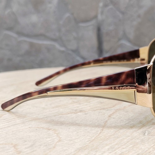 Prada sunglasses model SPR 52H like new with original case