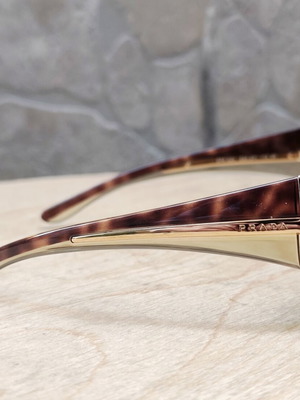 Prada sunglasses model SPR 52H like new with original case