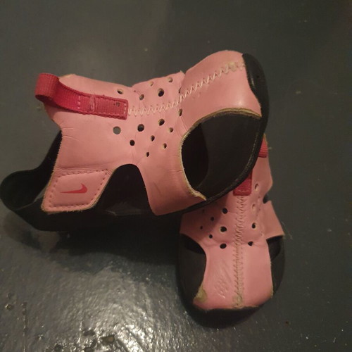 Nike kids sandals size 20 pink like new