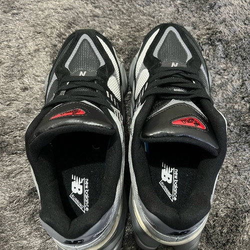 New Balance 9060 new sneakers size 42.5 black and gray