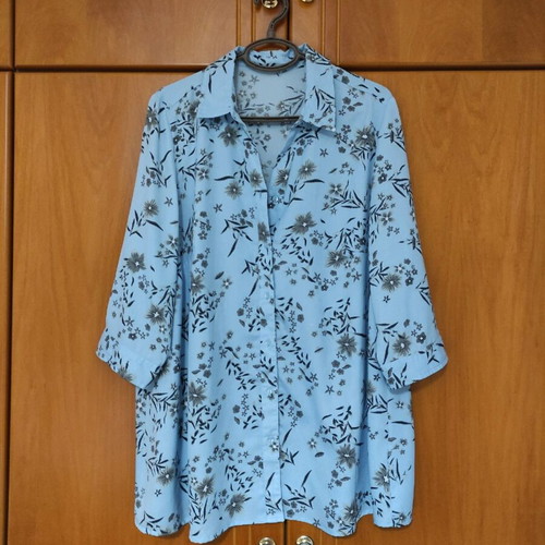 Shirt extra large with 3/4 sleeve like new