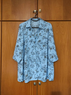 Shirt extra large with 3/4 sleeve like new