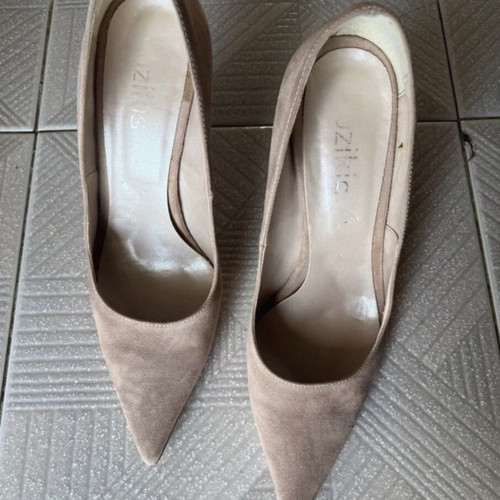 Bozikis beige suede pumps size 40 used