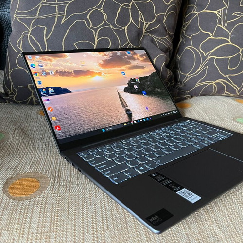 Lenovo Slim 7 14IMH9 14" OLED Touch laptop like new, Intel Core i7, 32GB RAM, 1TB SSD