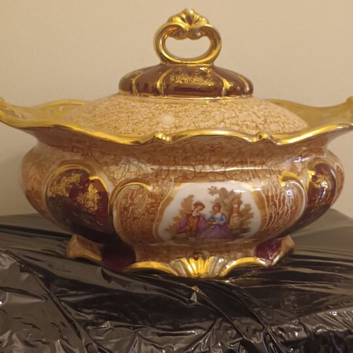 Vintage Hand-Carved Porcelain Fondue Pot like new, Viennese style