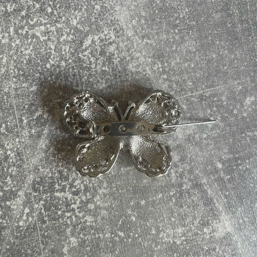 Butterfly pin used, pink
