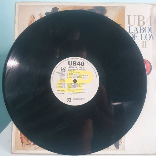 Ub 40 Labour's of Love 2 vinyl record used, reggae