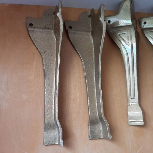 Metal furniture legs cast iron, like new, set of 4