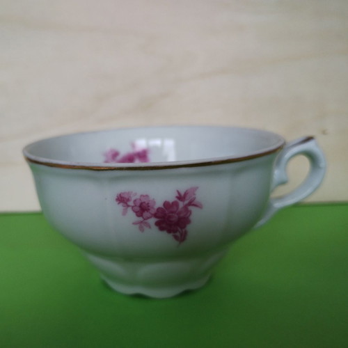 Set of 2 retro porcelain cups with saucers fine porcelain with gold rim like new