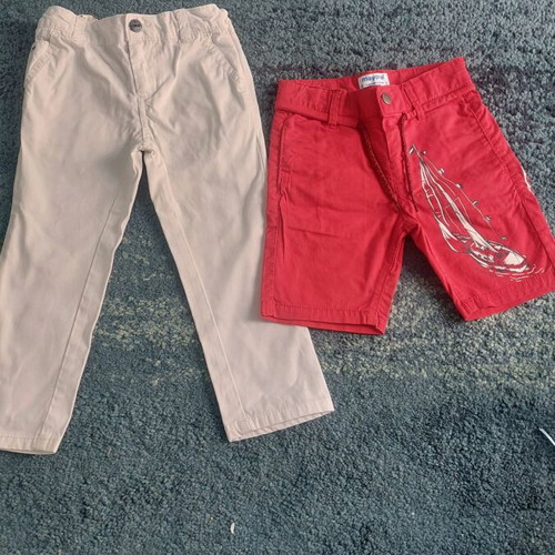 Tommy Hilfiger pants and Mayoral shorts for a 2-year-old boy, both together for 9 euros