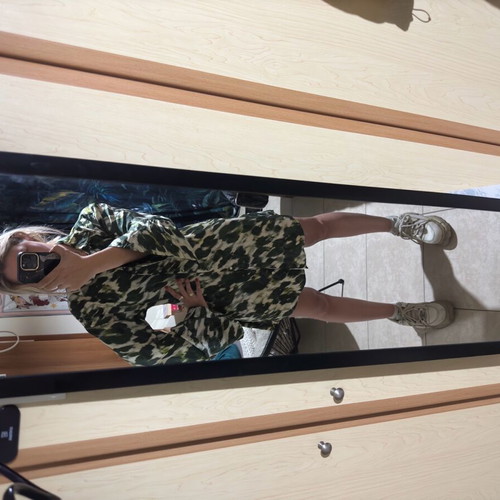 Topshop dress like new with matching belt and bell sleeves green print