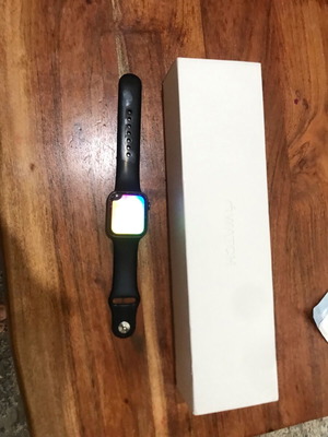 Apple Watch 4 44m μεταχειρισμένο με σπασμένη οθόνη χωρίς λουράκια