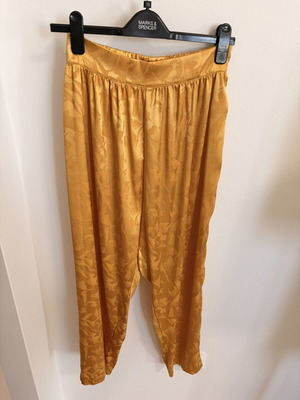 Nidodileda pants like new, satin gold, size M